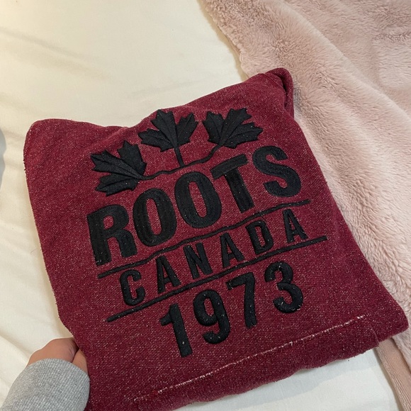 ROOTS sweater - Picture 1 of 5